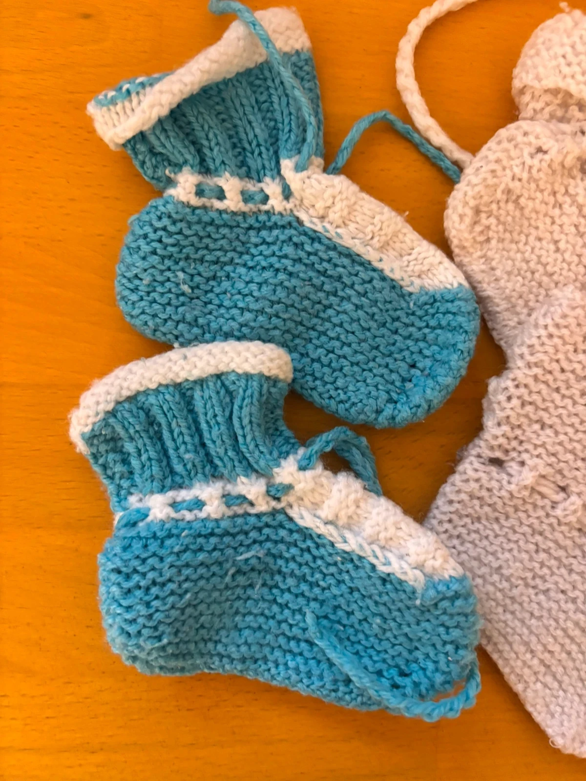 Set van 2 paar gebreide slofjes / sokken - Handgemaakt - Geboorte / 1-3 maanden – photo 2